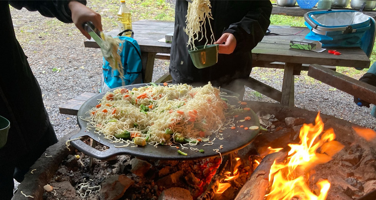 Matlagning över öppen eld'.